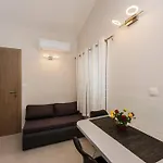 Savin Apartment *
