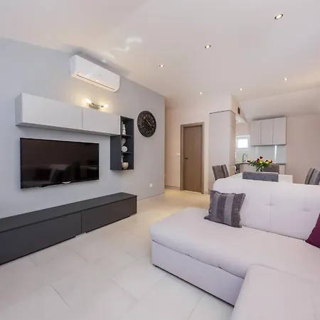 Savin Brodarica (Sibenik-Knin)