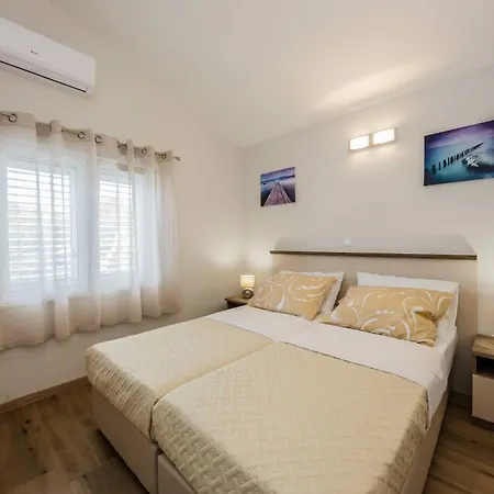 Savin Apartman Brodarica (Sibenik-Knin)