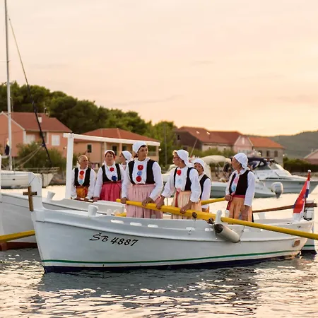 Savin * Brodarica (Sibenik-Knin)